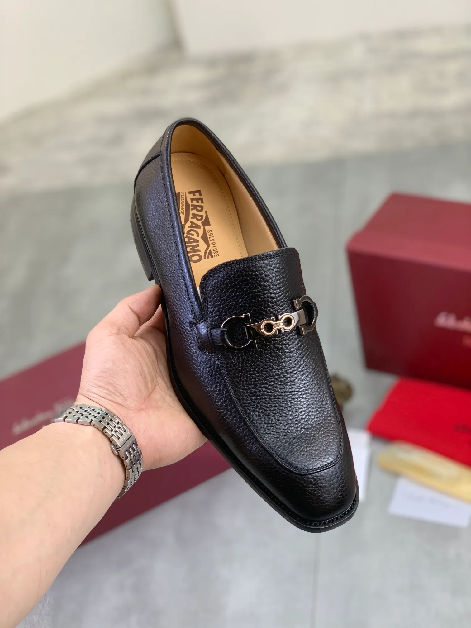 Men's Men's Shoes 💰P460💰[New Style] Water-dyed Niuli 🆘[Salvatore Ferragamo] Ferragamo's latest casual business leather shoes for men! Available at counters simultaneously! The fabric is made of specially imported original pebbled calfskin, and the lining is made of imported water-dyed cowhide. It is absolutely luxurious and leads the fashion trend. Matching code: 38-47 black and brown optional
